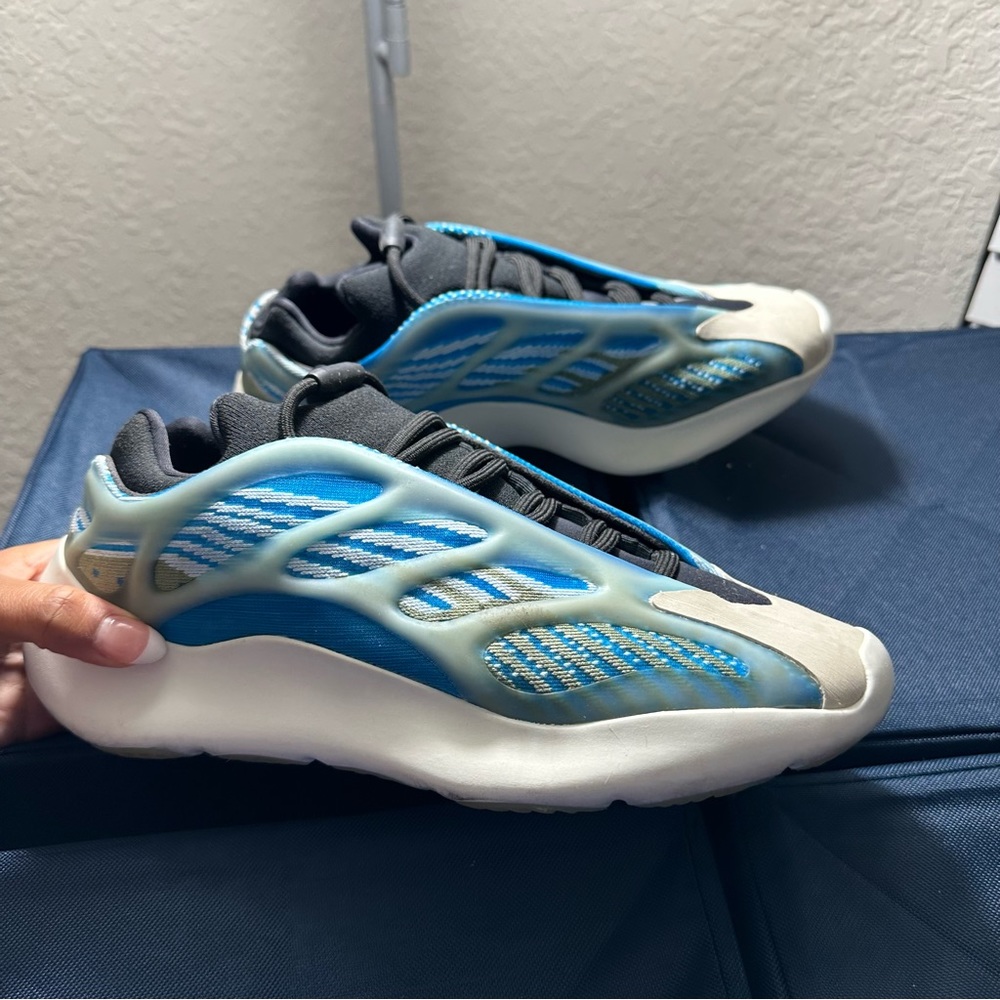 Adidas Yeezy 700 V3 Arzareth men size 7.5